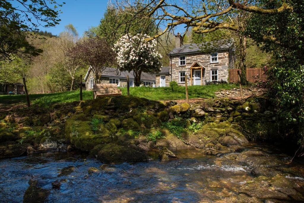 Charming Riverside Cottage In Snowdonia National Park Tanygrisiau Bagian luar foto